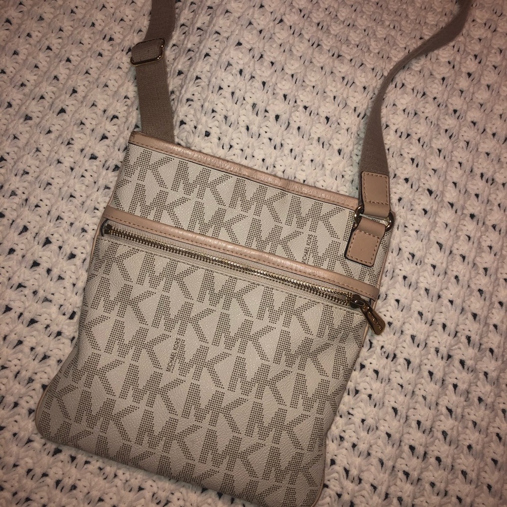 Micheal Kors crossbody bag